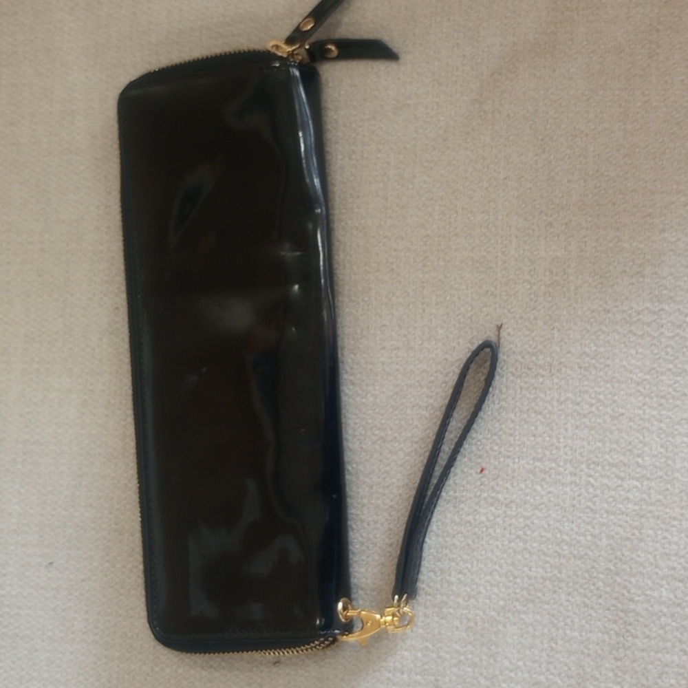 DEENA & OZZY Wide Clutch Black Goldtone Hardware EUC